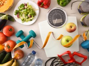 Healthy food, exercise equipment, and a scale, suggesting a personalised nutrition plan for weight management.